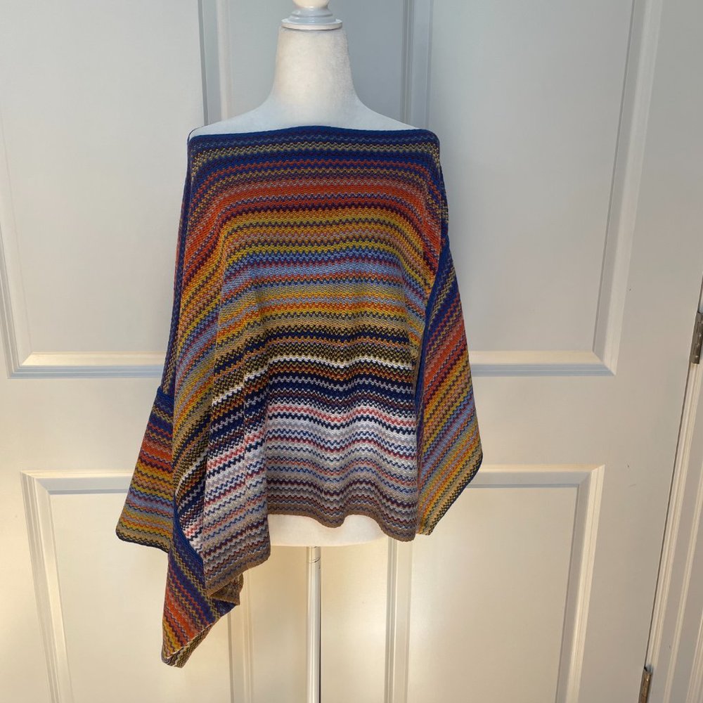 Last Piece!!! Made In Italy Wool Patterned Poncho from MISSONI - Picture 4 of 9